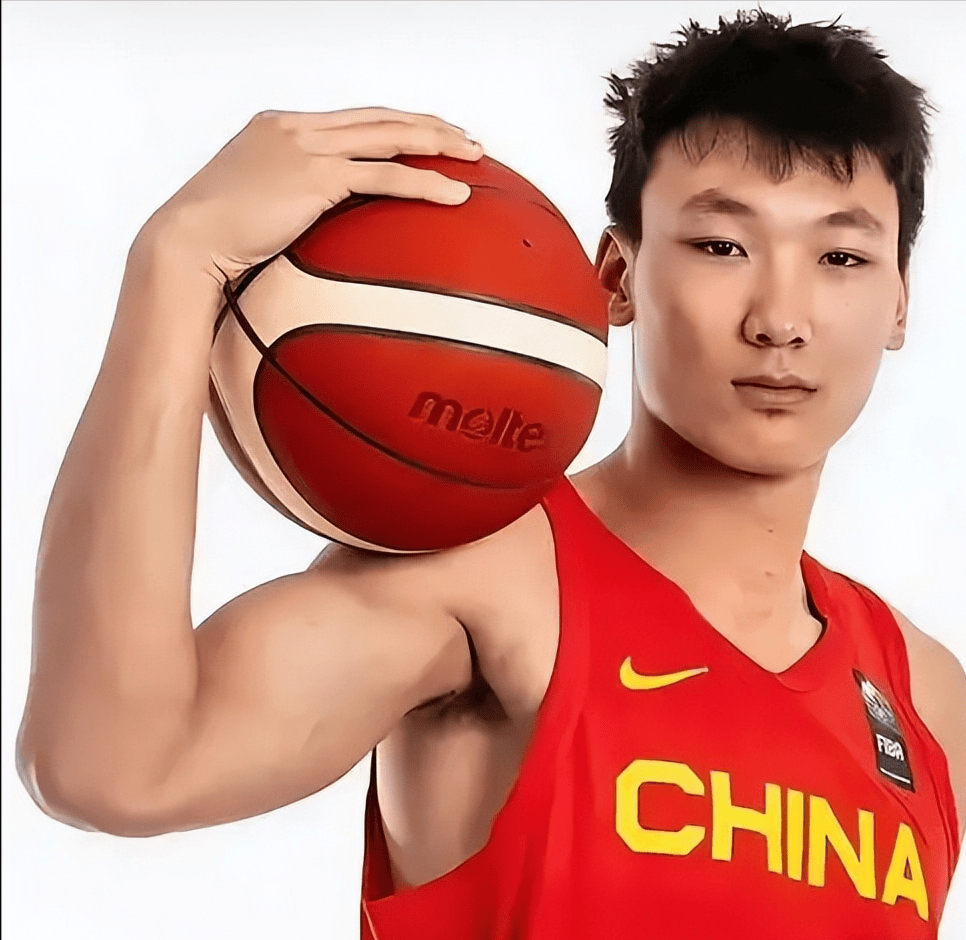 关键时刻突围战来临，广厦男篮围绕NBA总决赛官宣签约，引发热议，年轻球员得到机会的简单介绍